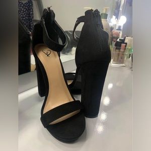Windsor black heels size 5.5